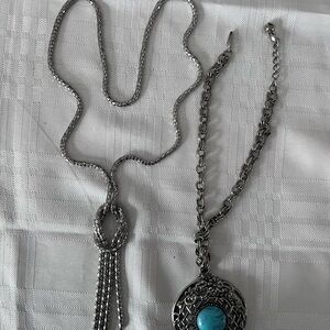 Vintage 70s-80s Silver tone and faux Turquoise Pendant Necklace